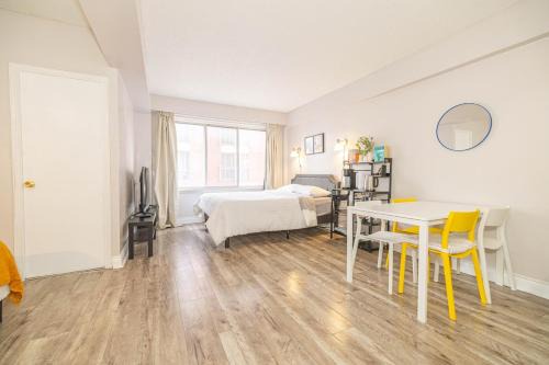 Studio in heart of DT,walk to 2 metros,Concordia
