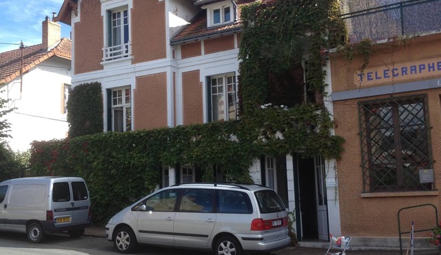 Studio in independent spa town with all mod cons