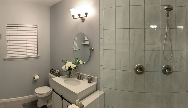 Studio in popular Northshore, 1.2 miles to Ross's Landing