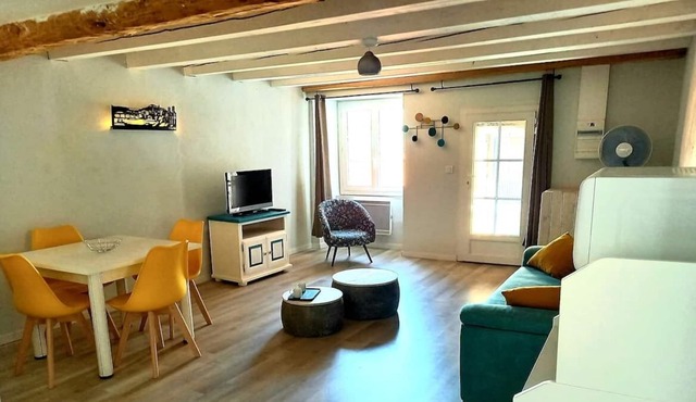 Studio in pretty town house in the heart of old Millau with terrace