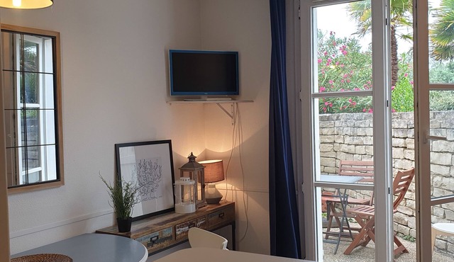 Studio In Residence With Pool And Parking