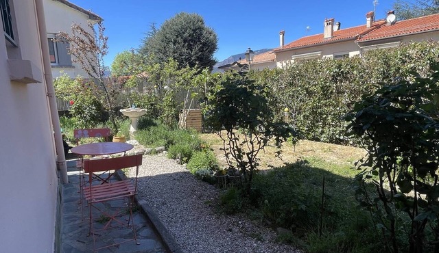 Studio in residential area with garden