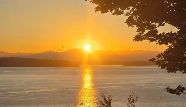 Studio in Seahurst - access to the Salish Sea