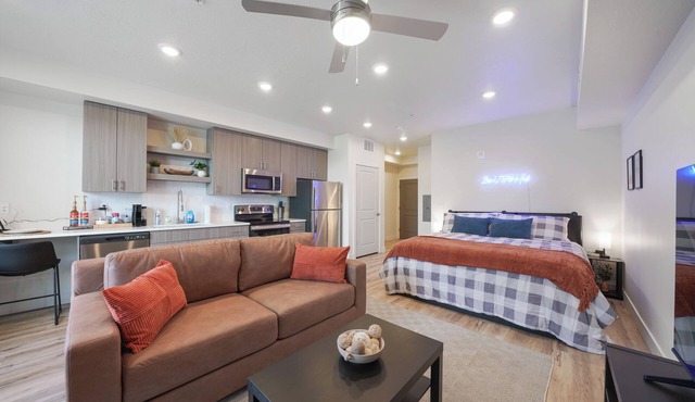 Studio in SLC, Community Pool, Hot Tub, Gym! Arcade Machine! Coffee Station!