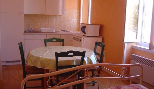 STUDIO IN THE CENTER OF SABLES D'OLONNE, NEAR THE SNCF STATION, 500 M GRANDE PLAGE