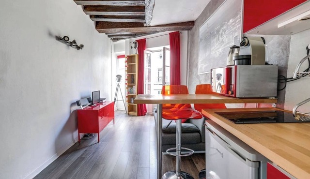 Studio in the best area of central Paris, very close to the apartment ❤️