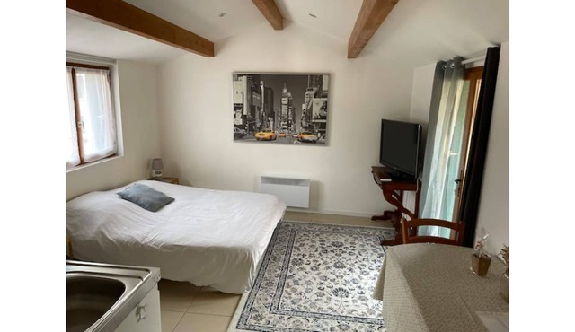 Studio in the center of Brignais.