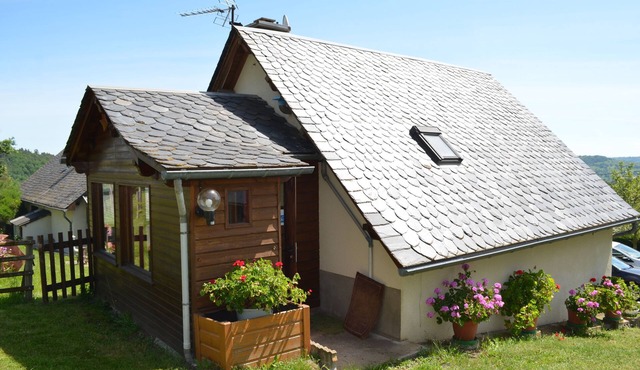 Studio in the countryside, close to the mountains: volcanoes of the Sancy massif