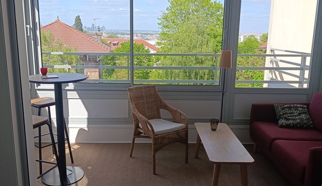Studio in the greenery with view of Paris 12 mn paris Montparnasse
