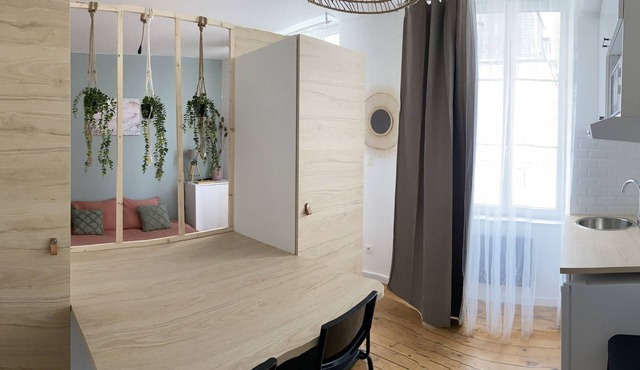 Studio in the heart of town, close to all amenities.