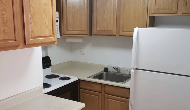 Studio in the heart of Waikiki next to beach!!!