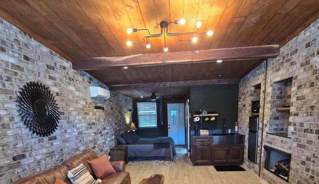 Studio in the Heart of Pickens Roof top Deck with Fire pit