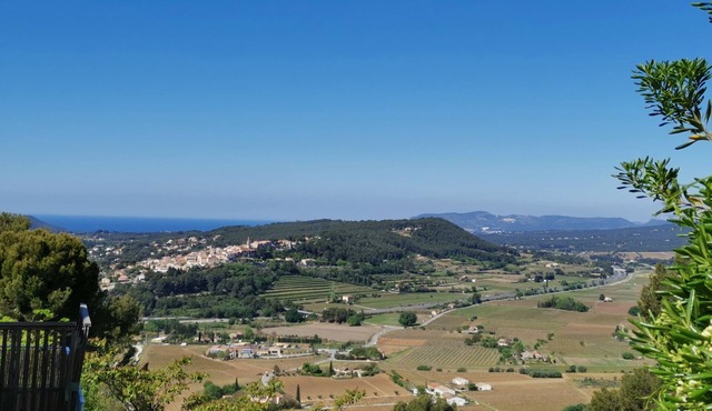 Studio in the ramparts of the village of Le Castellet, 10 minutes from the beach