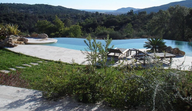 Studio in villa, around Cannes, sea view terrace