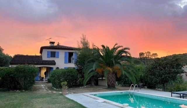 Studio Indépendant Refait à Neuf Avec Piscine et Grand Jardin Dans Villa
