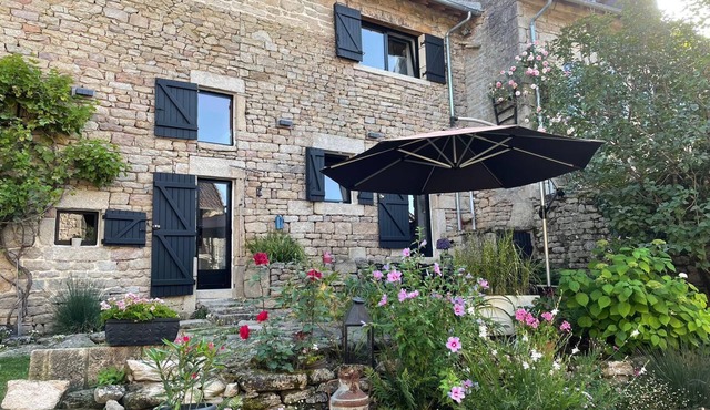 Studio Indépendant de 40 m2 "les Pâtureaux" à Quenouille Peyrat LE Chateau