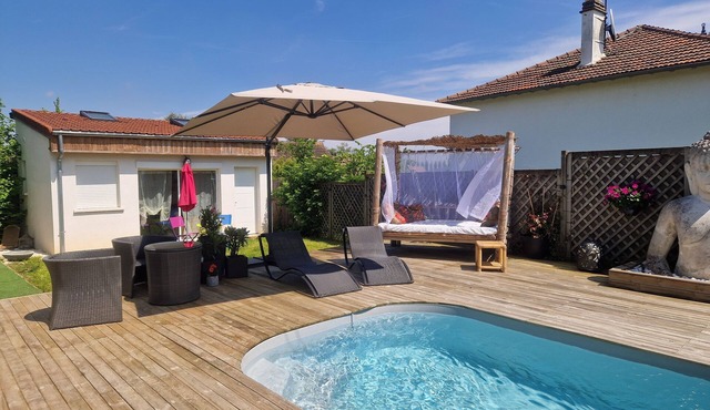 Studio Indépendant Avec Jardin et Piscine Proche Gare Accès Paris Direct 19min