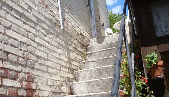 Studio Indépendant Dans Bernay ,ville au Charme . !