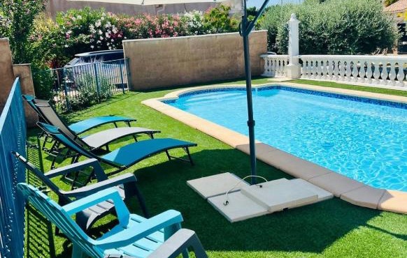Studio indépendant dans propriété avec piscine
