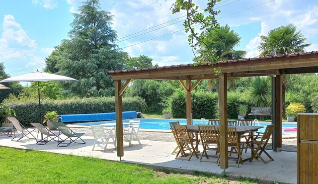Studio Indépendant Dans une Maison Avec Piscine, un Grand Parc et son Étang