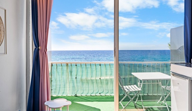 Studio “Jeux de boules 5” with sea view in Le Pradet