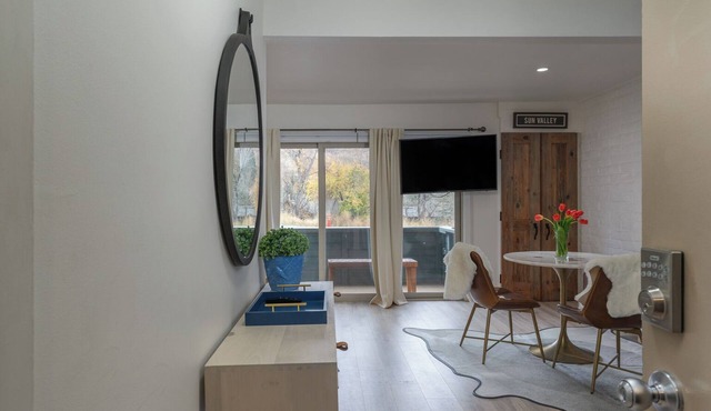 Studio Ketchum 2 blocks from downtown and walk to ski available for monthly stay