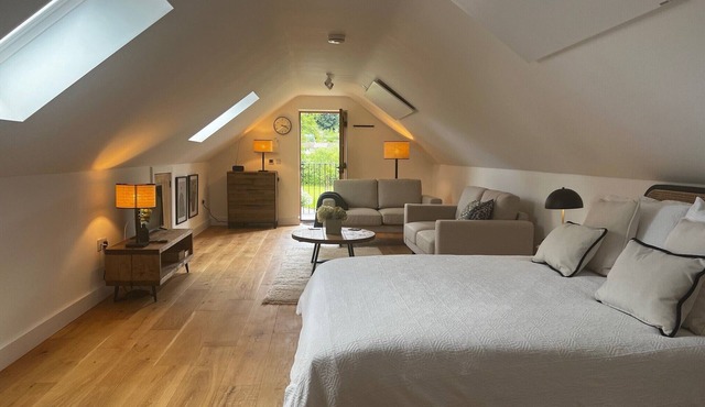 Studio-King Bed-Wye Valley Views