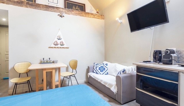 Studio "L'Eclose Ty Du" with Private Terrace, Shared Garden, and Wi-Fi