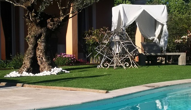 Studio la Chabertine with swimming pool and jacuzzi located between sea and countryside