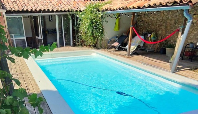 Studio "La Farigoulette" with Shared Pool, Private Terrace and Wi-Fi