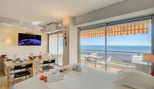 Studio La Mirandole Sea View, Golfe-Juan, France