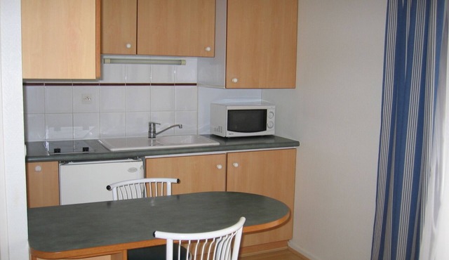 STUDIO LA ROCHELLE TERRACE WITH POOL VIEW, PARKING, NEAR MINIMES BEACH