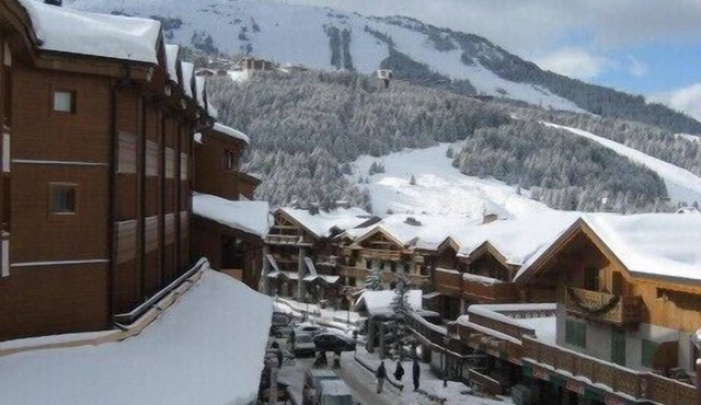 Studio label 2 stars