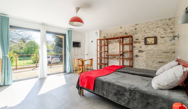 “Studio L’Erdre au Moulin” with Private Terrace, Shared Garden, and Wi-Fi