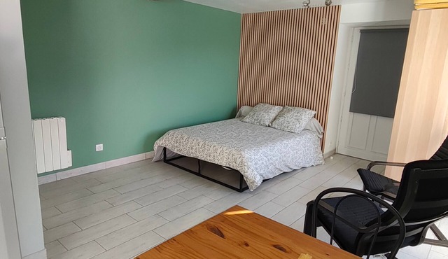Studio "Les Restanques": Mountain View, Private Terrace, and Wi-Fi in Montbrun-les-Bains