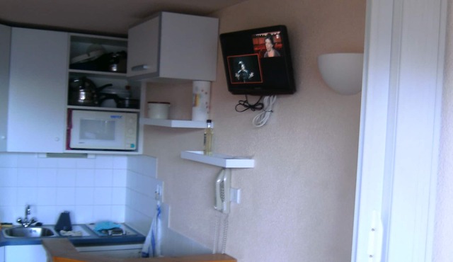 STUDIO LIKES 2000 THE LINER