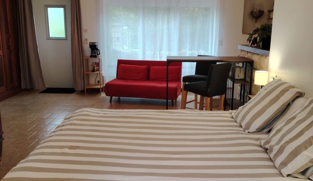 Studio located at the foot of Sancerre and close to the Pouilly vineyards