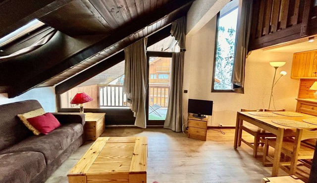 Studio Loft for 4 in Central Méribel, Near Shops and Ski Slopes, Pet-Friendly