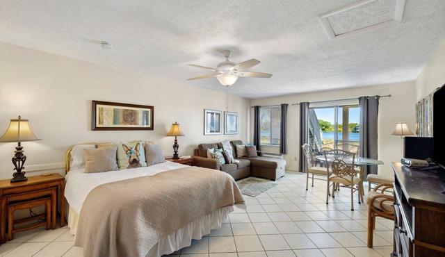 Studio - Lullwater 299 bottom floor No Elevator!