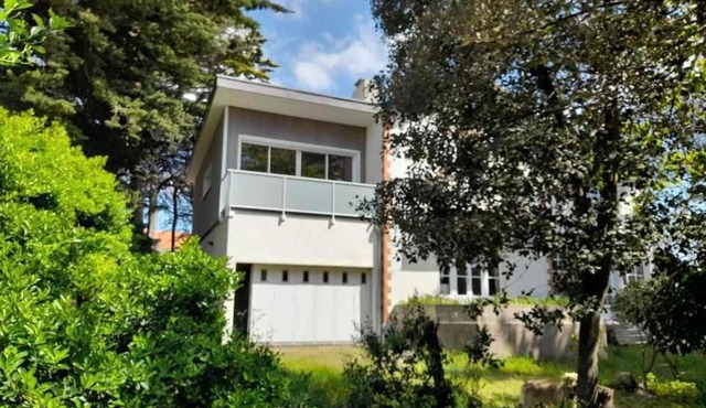 Studio lumineux avec loggia, à 50m de la plage, parking privé, proche commerces et restaurants - FR-1-306-1236