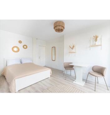 Studio lumineux, cosy et bien équipé
