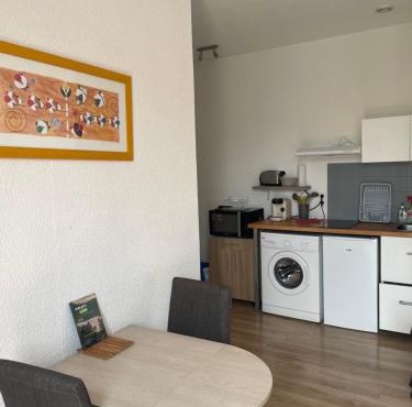 Studio lumineux au calme en centre ville, face aux thermes