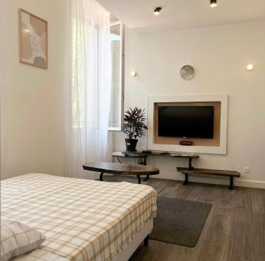 Studio lumineux avec belle vue