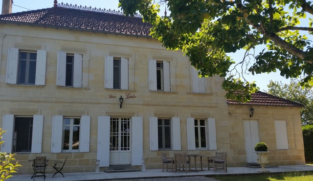 Studio Mayne for 2 people on Wine Estate Chateau Cadaulan