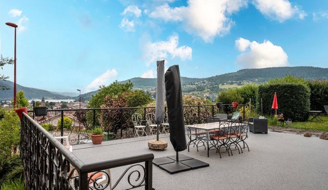 Studio Margeriaz with WiFi: Panoramic View of the City and Lake – Ideal for Couples with Children