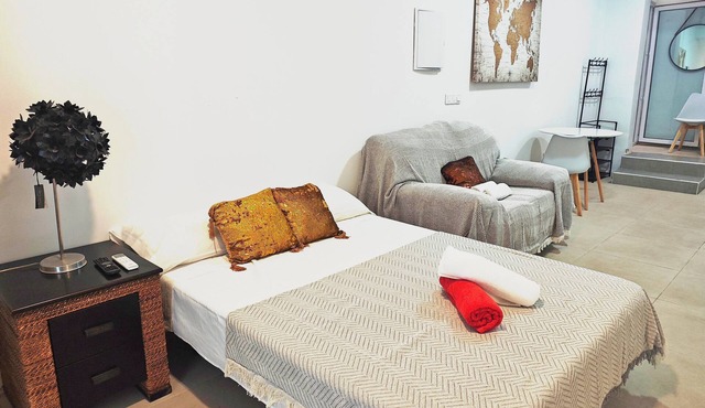 Studio MARQ CASTILLO Alicante Playa. Clean and complete. Well communicated.