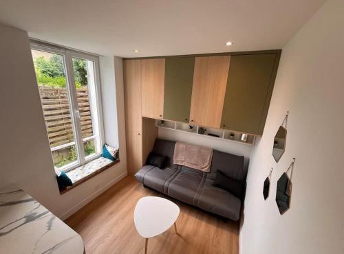 Studio Melun Peaceful Area 5 min to Train Station