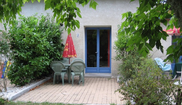 studio/Mezzanine for 2/4pers, terrace garden, 10km from Soulac plage, 2km from Gironde