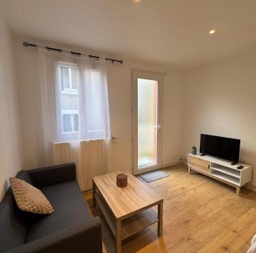 Studio moderne et chaleureux