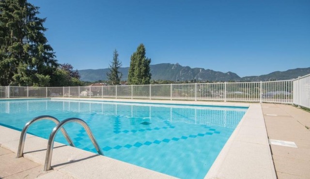 Studio moderne,parking,piscine,tennis,terrasse.
